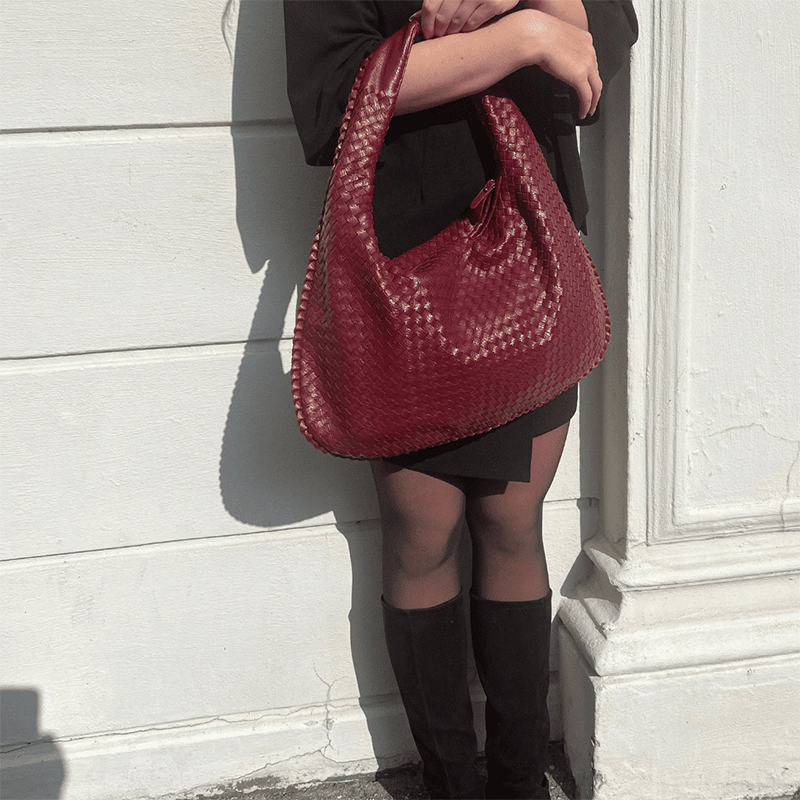 Bolsa Cyrene Hobo Grande em Couro Entrelaçado