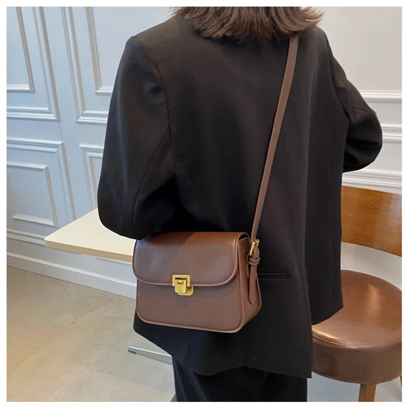 Bolsa Rowena Estilo Carteiro de Couro