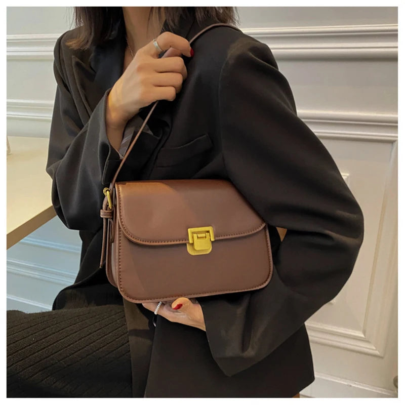 Bolsa Rowena Estilo Carteiro de Couro