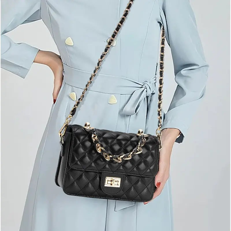 Bolsa Margot Pequena de Couro com Ferragem Banhada a Ouro