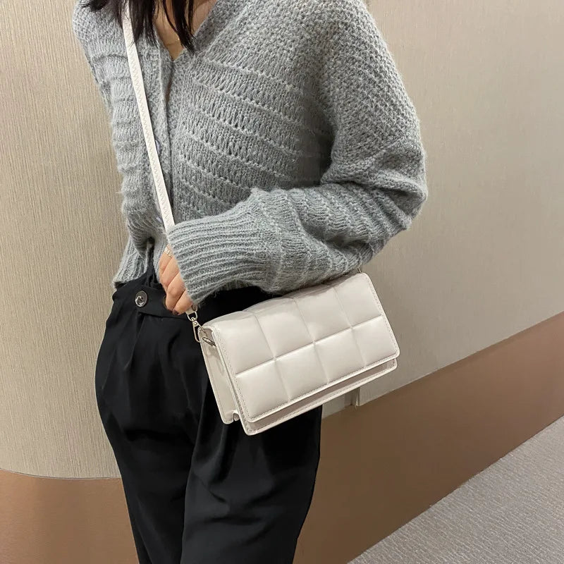 Bolsa Nivara Quilted Transversal Pequena