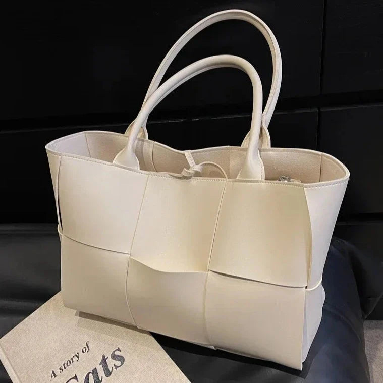 Bolsa Lanah Tote Grande Quadriculada em Couro Entrelaçado