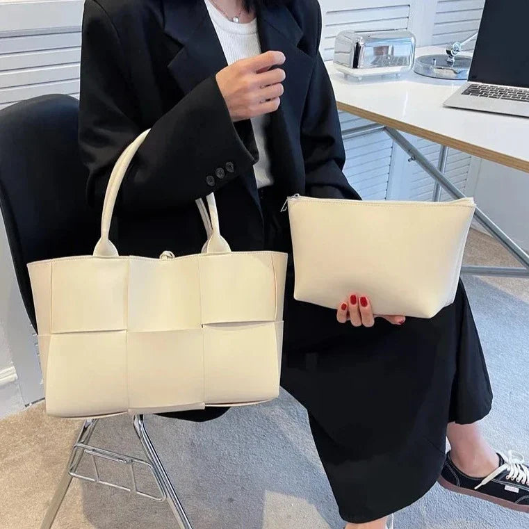 Bolsa Lanah Tote Grande Quadriculada em Couro Entrelaçado