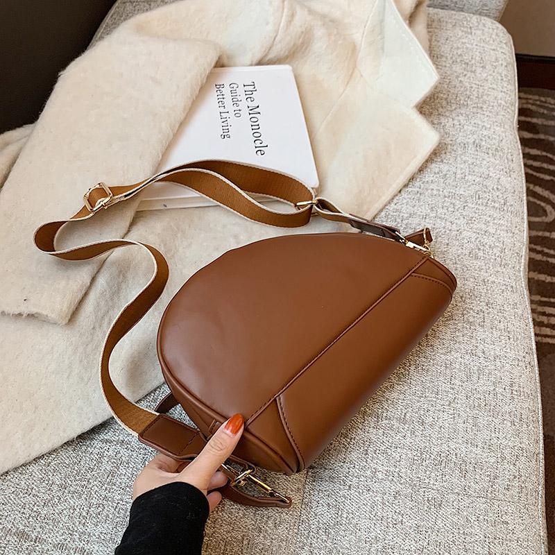 Bolsa Delfina Saddle com Alça