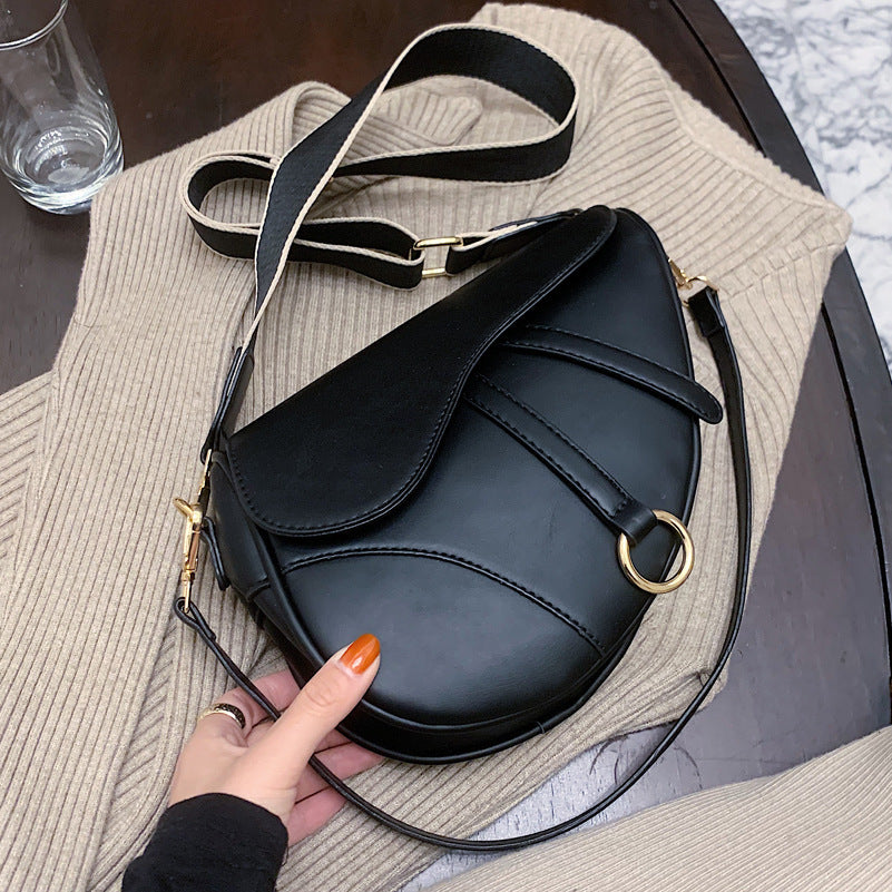 Bolsa Delfina Saddle com Alça