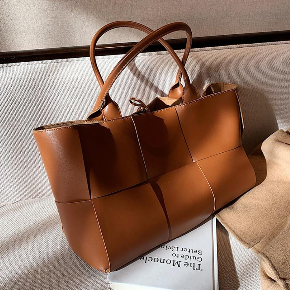 Bolsa Lanah Tote Grande Quadriculada em Couro Entrelaçado