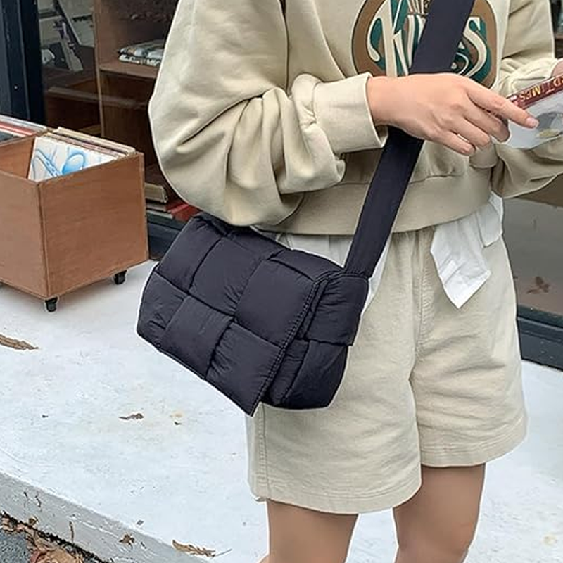 Bolsa Saffron Puffer Pequena com Alça Trançada