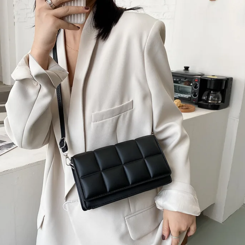 Bolsa Nivara Quilted Transversal Pequena