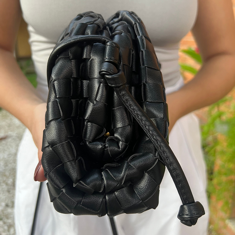 Bolsa Eudora Pequena em Couro Trançado