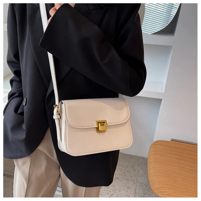 Bolsa Rowena Estilo Carteiro de Couro