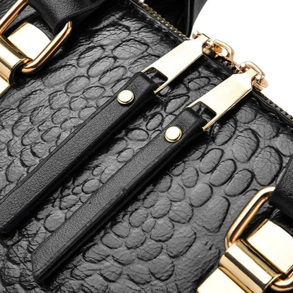 Bolsa Evelyn Feminina Tiracolo em Couro com Padrão Crocodilo