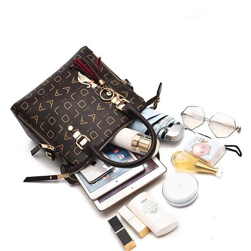 Bolsa Julia de Ombro de Couro com Tassel