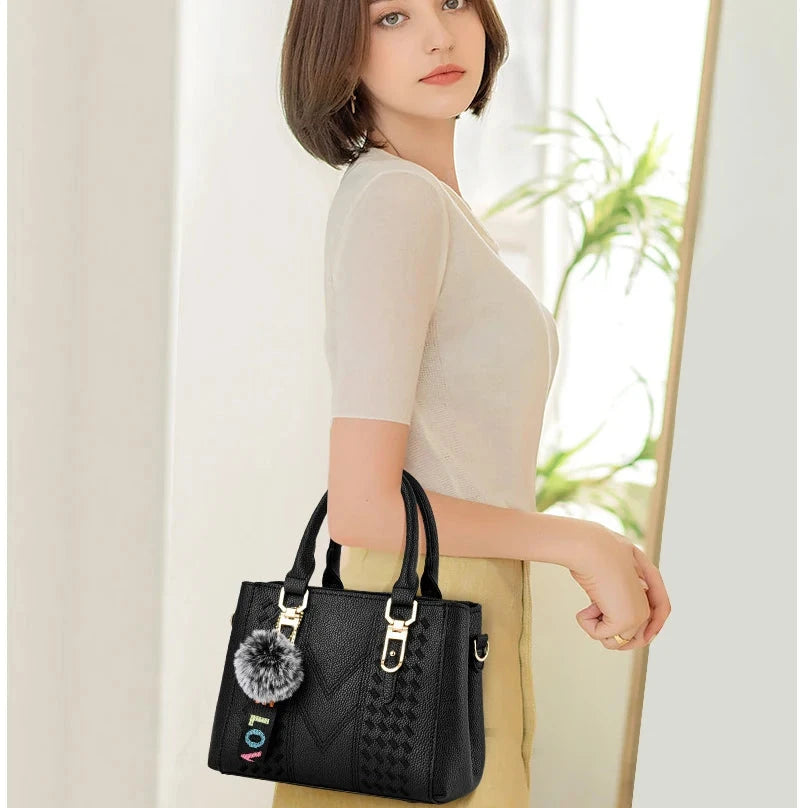 Bolsa Kristen Feminina Média Transversal com Bordado