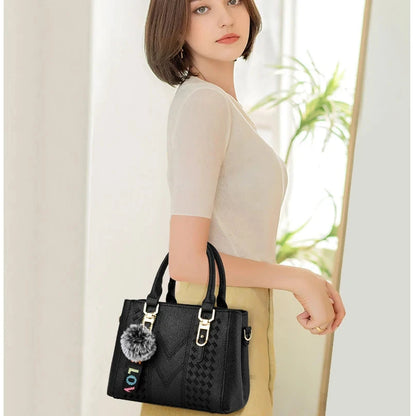 Bolsa Kristen Feminina Média Transversal com Bordado