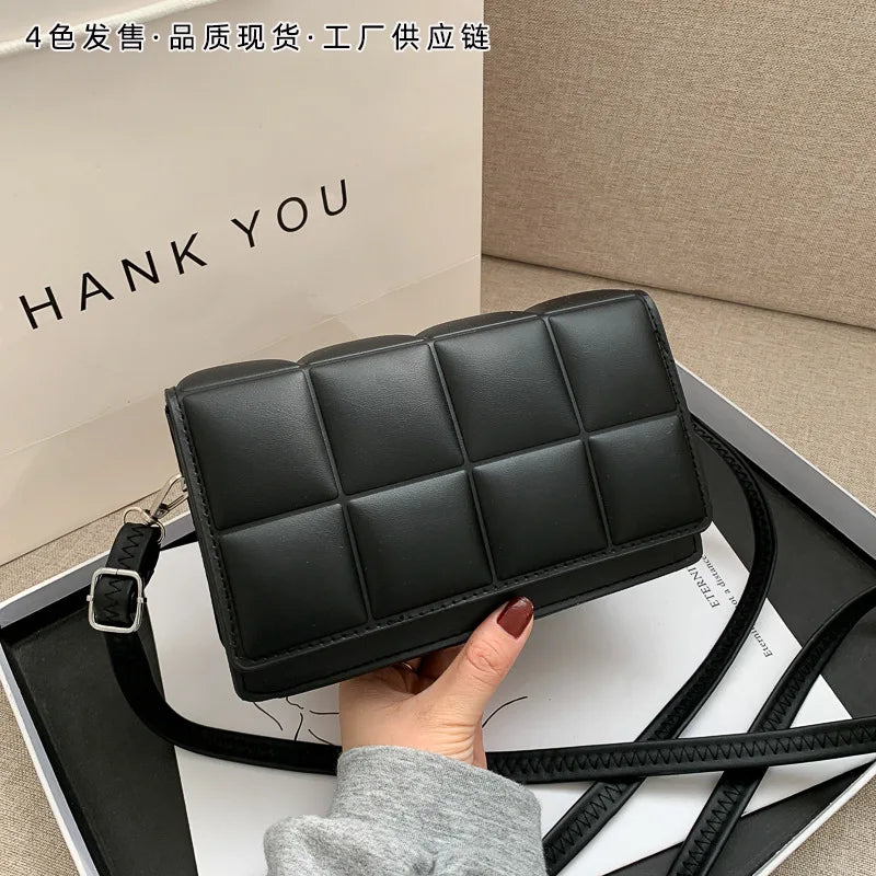 Bolsa Nivara Quilted Transversal Pequena