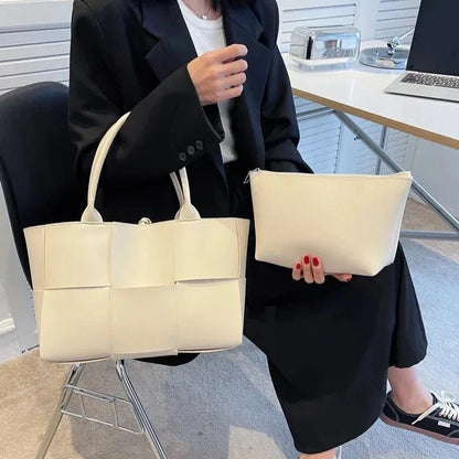 Bolsa Lanah Tote Grande Quadriculada em Couro Entrelaçado