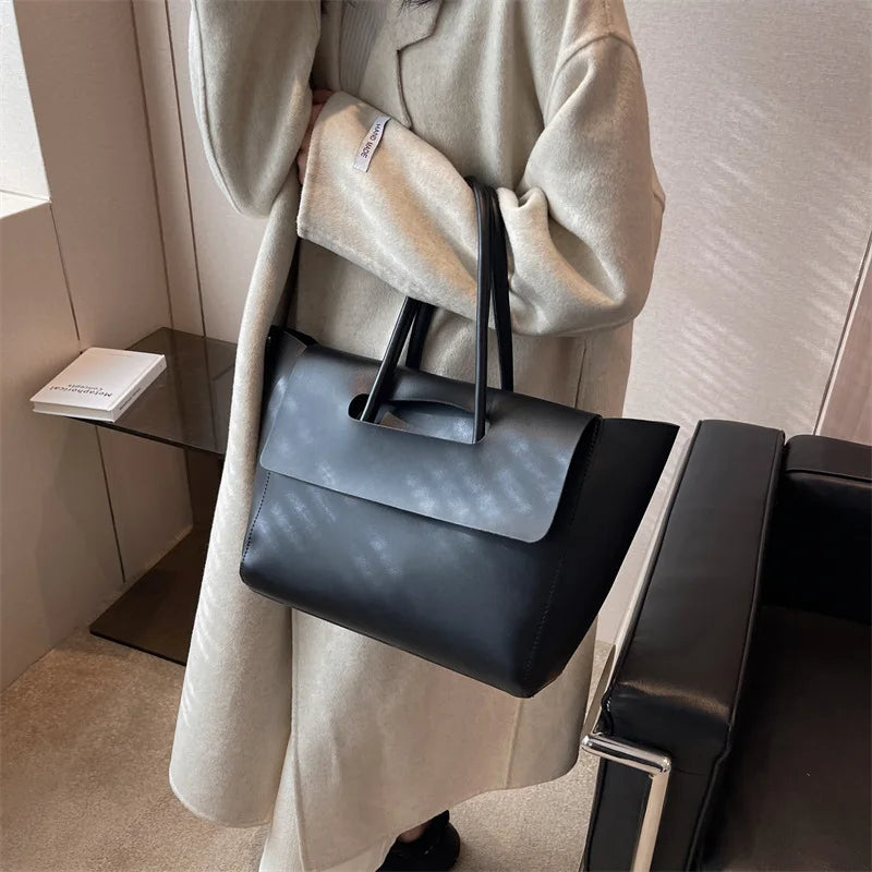Bolsa Stella Feminina Grande de Ombro em Couro com Design Coreano