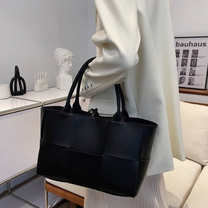 Bolsa Lanah Tote Grande Quadriculada em Couro Entrelaçado