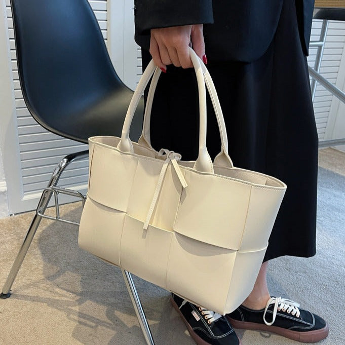 Bolsa Lanah Tote Grande Quadriculada em Couro Entrelaçado