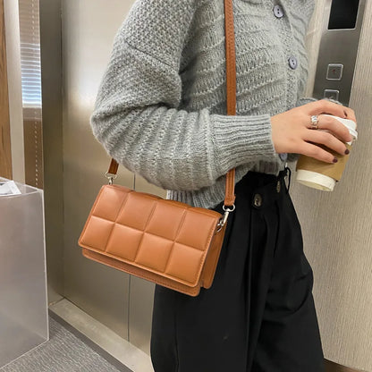 Bolsa Nivara Quilted Transversal Pequena