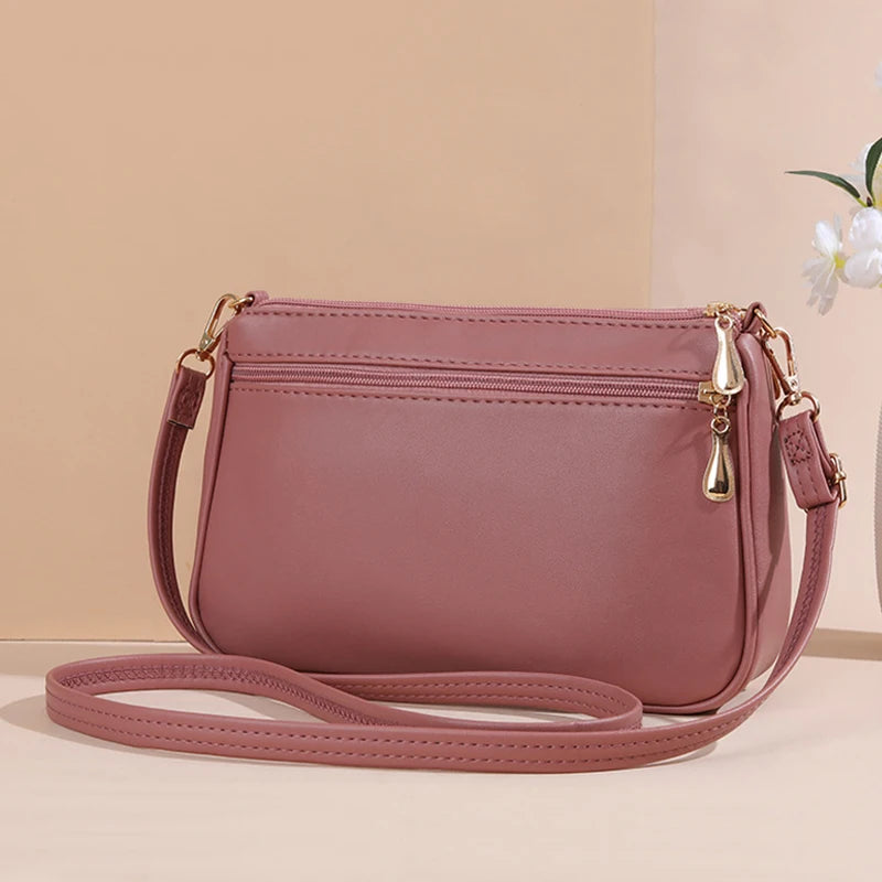 Bolsa Emery de Couro com Alça Transversal e Zíper