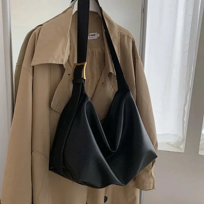 Bolsa Olivia Feminina Grande Transversal em Couro com Design Almofadado