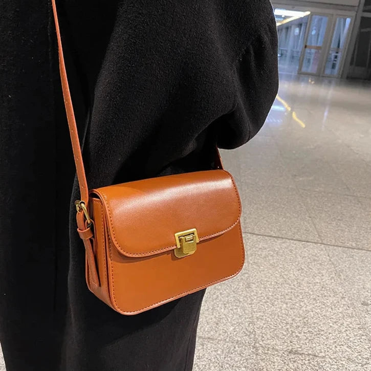 Bolsa Carteiro de Ombro e Transversal em Couro