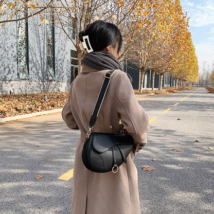 Bolsa Delfina Saddle com Alça