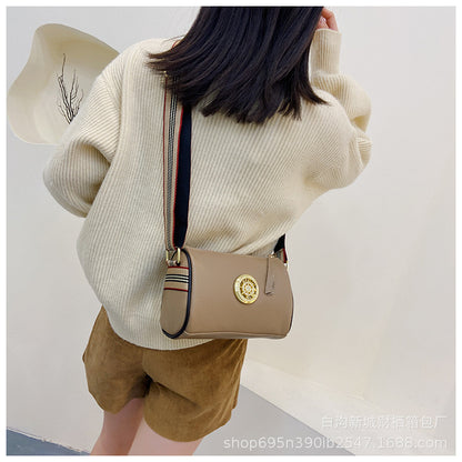 Bolsa Isabelle Tiracolo em Couro com Fecho Metálico