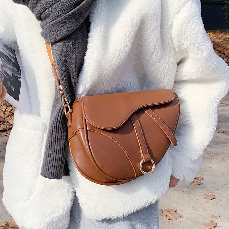 Bolsa Delfina Saddle com Alça