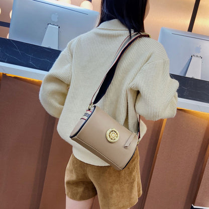 Bolsa Isabelle Tiracolo em Couro com Fecho Metálico