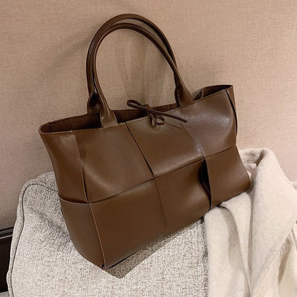 Bolsa Lanah Tote Grande Quadriculada em Couro Entrelaçado