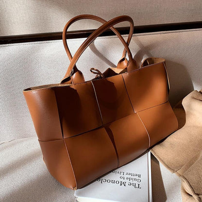 Bolsa Lanah Tote Grande Quadriculada em Couro Entrelaçado