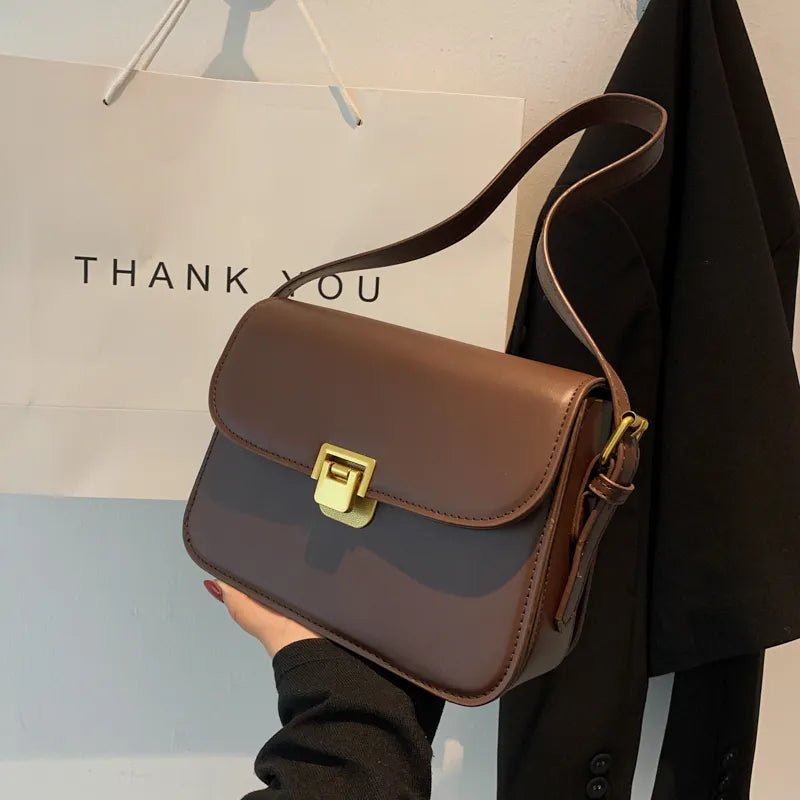 Bolsa Dalila Carteiro Transversal com Alça Regulável - La Rouge